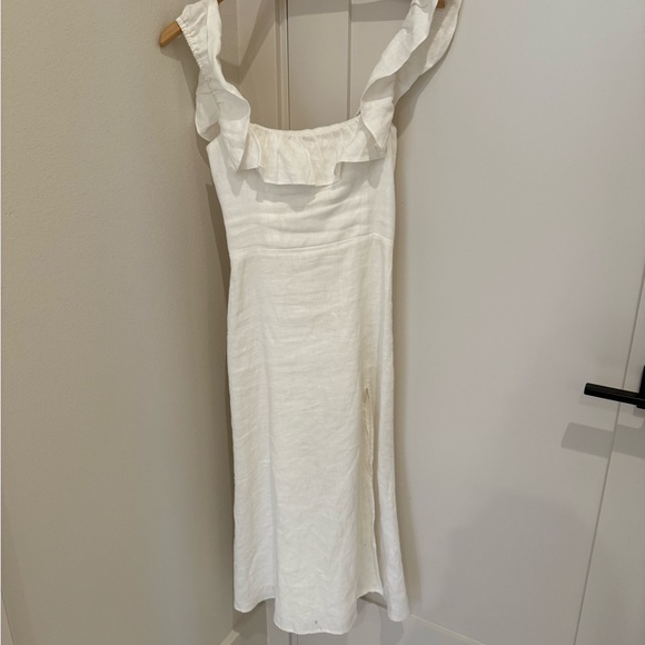 Elegant White Ruffle Dress - Picture 1 of 3